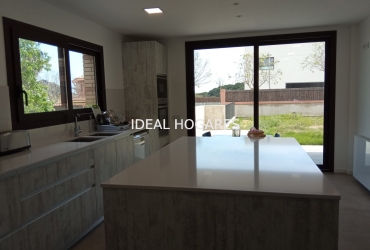 Vivienda-Casa-Casa o chalet independiente en venta en  3