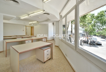 Local comercial-Local comercial-OFICINA 440 m² en C/Llorens i Barba (cas 39