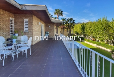 Vivienda-Casa-*¡Descubre tu Paraíso Privado en Tiana c 4