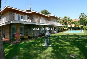 Vivienda-Casa-*¡Descubre tu Paraíso Privado en Tiana con IDEALHOGARES!*