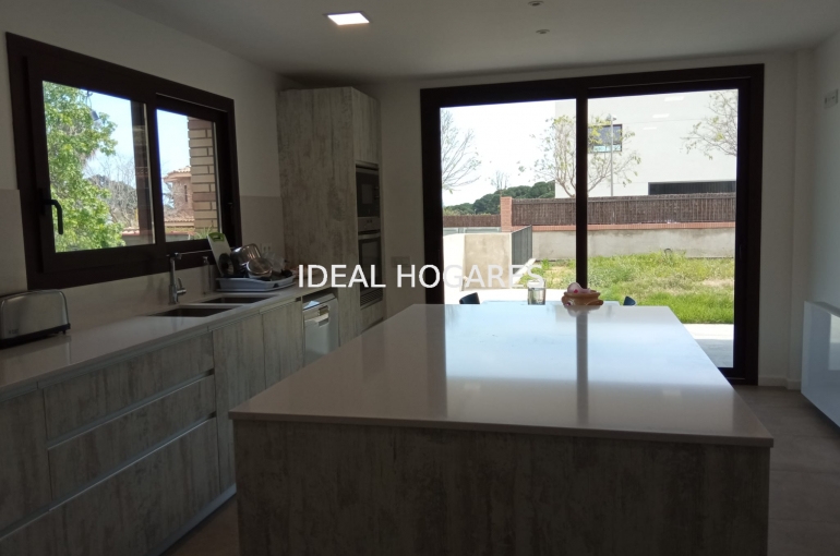 Vivienda-Casa-Casa o chalet independiente en venta en  3