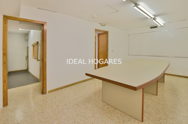 Local comercial-Local comercial-OFICINA 440 m² en C/Llorens i Barba (cas 1