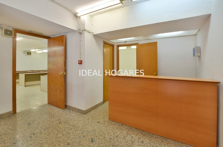 Local comercial-Local comercial-OFICINA 440 m² en C/Llorens i Barba (cas 3