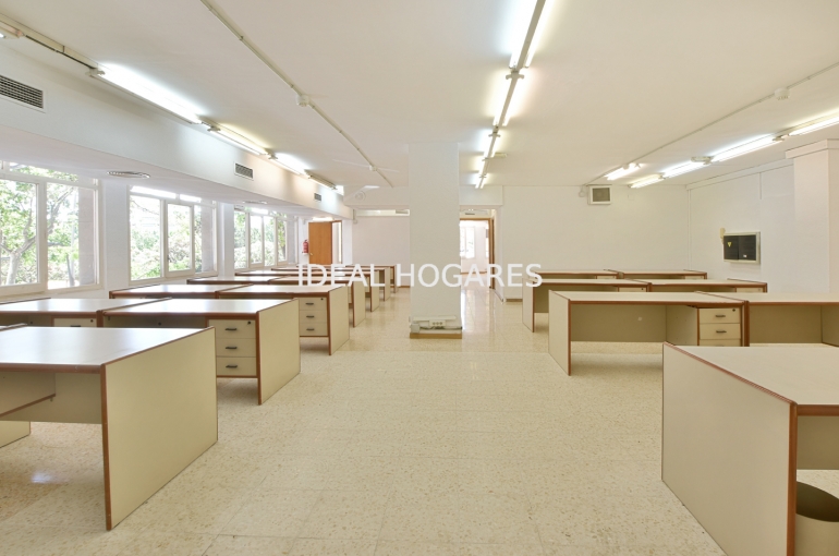 Local comercial-Local comercial-OFICINA 440 m² en C/Llorens i Barba (cas 8