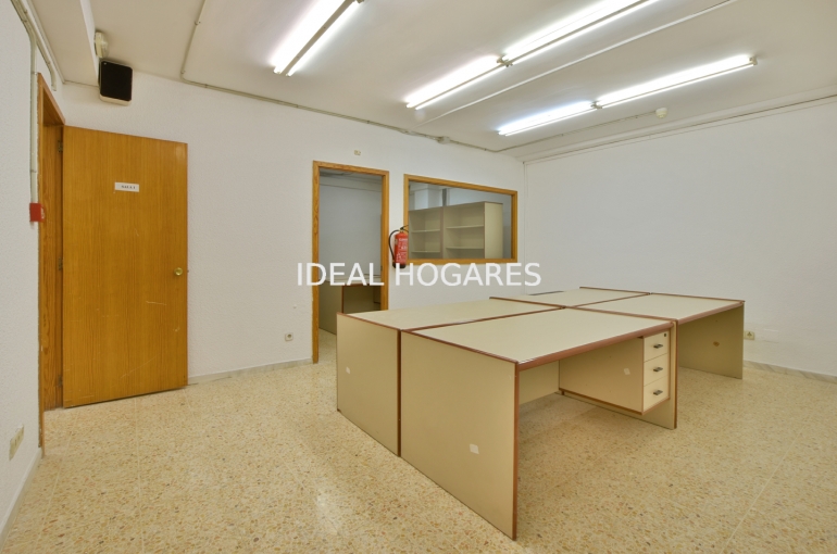 Local comercial-Local comercial-OFICINA 440 m² en C/Llorens i Barba (cas 25