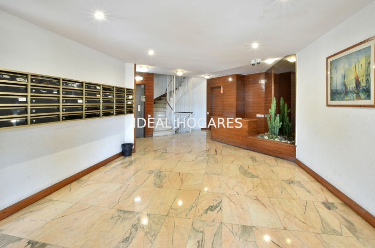 Local comercial-Local comercial-OFICINA 440 m² en C/Llorens i Barba (cas 29