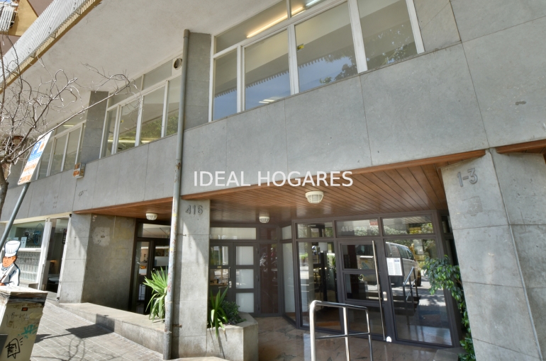 Local comercial-Local comercial-OFICINA 440 m² en C/Llorens i Barba (cas 33