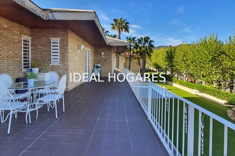 Vivienda-Casa-*¡Descubre tu Paraíso Privado en Tiana c 4