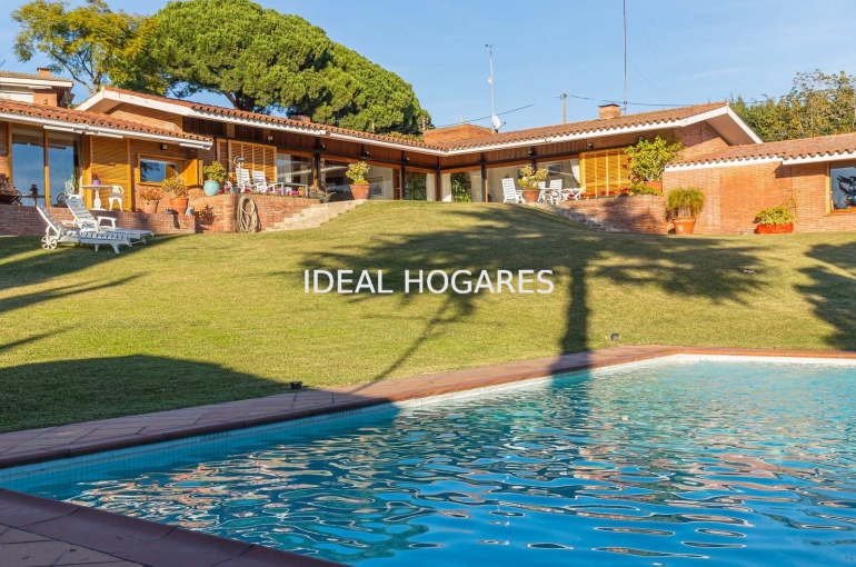 Vivienda-Casa-Villa con jardín y piscina en Sant Andre 1